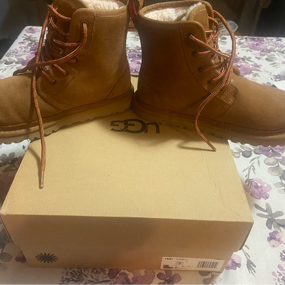 UGG with Neumel high. Chestnut color. Size 7. Great condition. - Picture 8 of 10
